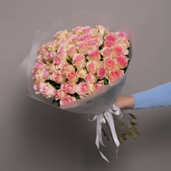 Букет из 51 светло-розовой розы 50 см (Кения) в корейской матовой упаковке