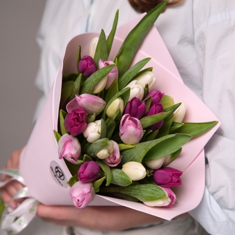 Букет из 25 тюльпанов микс нежный (Голландия) в фоамиране