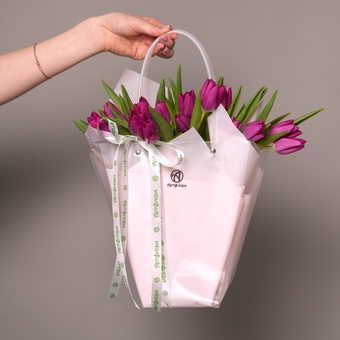 Тюльпаны малиновые в сумочке