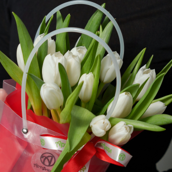 Сумочка с белыми тюльпанами