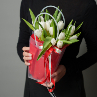 Сумочка с белыми тюльпанами