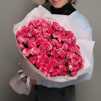 Букет из 15 кустовых роз сорта Fireworks в корейской матовой упаковке