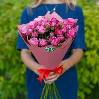 Букет из 9 пионовидных кустовых роз Леди Бомбасти 50 см