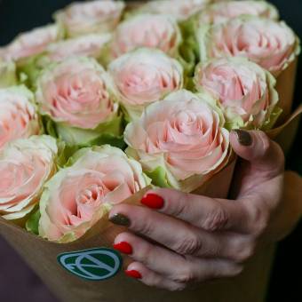 Букет из 15 розовых роз 70 см (Эквадор) Фрутетто