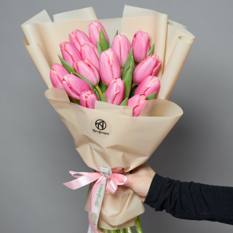 Букет из 15 розовых тюльпанов (Голландия) в корейской упаковке
