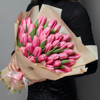 Букет из 35 розовых тюльпанов (Голландия) в корейской упаковке