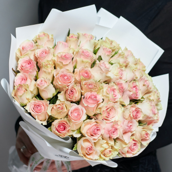 Букет из 51 розовой розы Кения (35 см) в корейской упаковке
