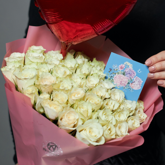 Набор размер XL с букетом из 51 белой розы Кения (35 см) в корейской упаковке