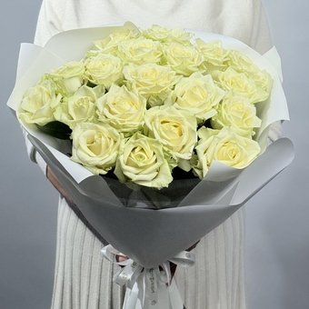 Flowwow Комплект (159) Белые розы РФ, букет размера M