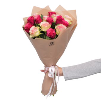 Букет из роз нежный микс Кения (50 см) в корейской упаковке