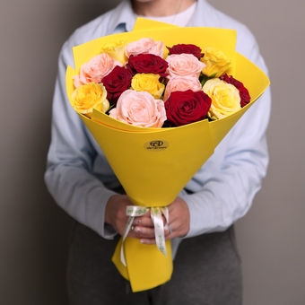 Букет из 15 роз яркий микс 50 см (Россия) в фоамиране