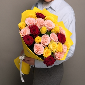 Букет из 25 роз яркий микс 50 см (Россия) в фоамиране