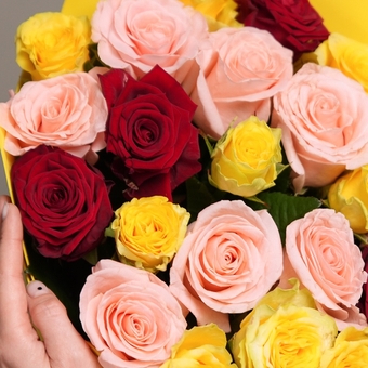 Букет из 25 роз яркий микс 50 см (Россия) в фоамиране