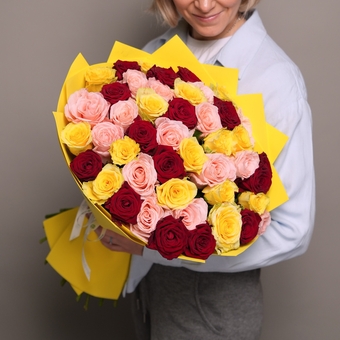 Букет из 45 роз яркий микс 50 см (Россия) в фоамиране