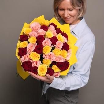 Букет из 45 роз яркий микс 50 см (Россия) в фоамиране