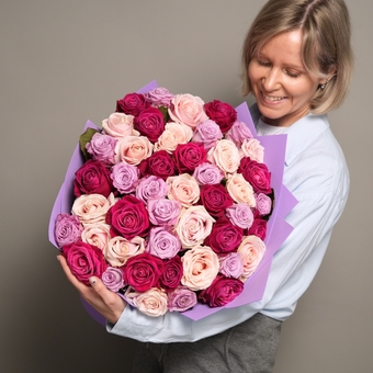 Букет из 45 роз малиновый микс 50 см (Россия) в фоамиране