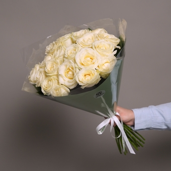 Букет из 19 белых роз 50 см (Россия) в двойной корейской упаковке