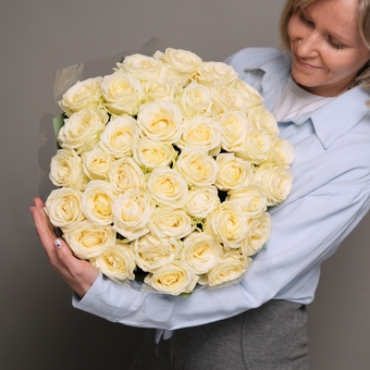 Букет из 39 белых роз 50 см (Россия) в двойной корейской упаковке
