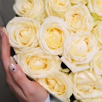 Букет из 39 белых роз 50 см (Россия) в двойной корейской упаковке