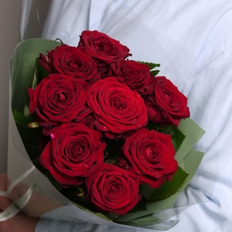 Букет из 9 красных роз 50 см (Россия) в двойной корейской упаковке