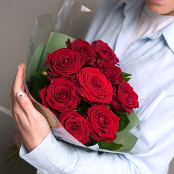 Букет из 9 красных роз 50 см (Россия) в двойной корейской упаковке