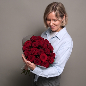 Букет из 19 красных роз 50 см (Россия) в двойной корейской упаковке