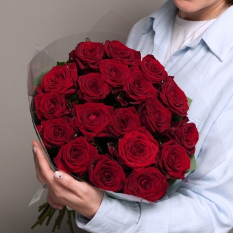 Букет из 19 красных роз 50 см (Россия) в двойной корейской упаковке