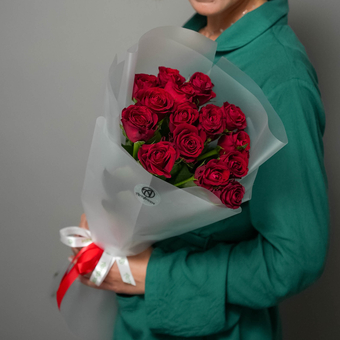 Букет из 15 красных роз 50 см (Кения) в корейской матовой упаковке