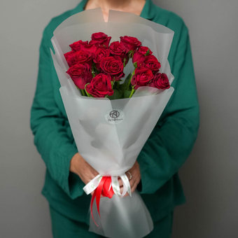 Букет из 15 красных роз 50 см (Кения) в корейской матовой упаковке