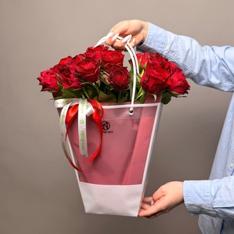 Сумочка с красными розами Кения