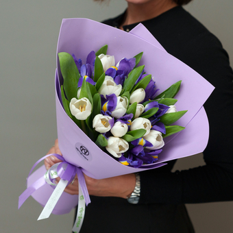 Букет из белых тюльпанов и ирисов - L