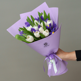 Букет из белых тюльпанов и ирисов - L