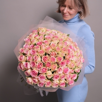 Букет из 101 светло-розовой розы 50 см (Кения) в корейской матовой упаковке