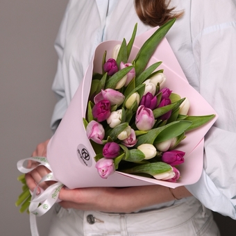 Букет из 25 тюльпанов микс нежный (Голландия) в фоамиране