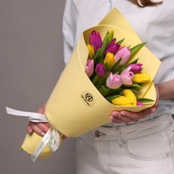 Букет из 15 тюльпанов микс яркий (Голландия) в фоамиране