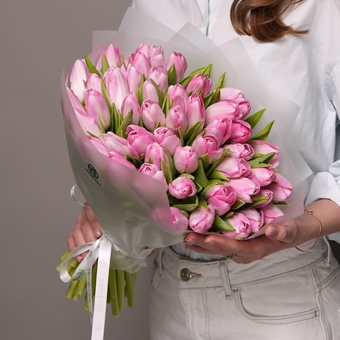 Букет из 51 розового тюльпана (Голландия) в корейской матовой упаковке