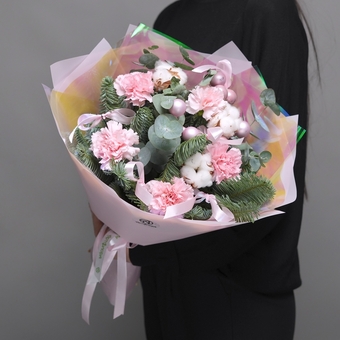 Зимний букет розовый с диантусом 