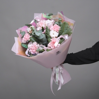 Зимний букет розовый с диантусом 