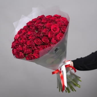 Букет из 51 красной розы 50 см (Кения) в корейской матовой упаковке