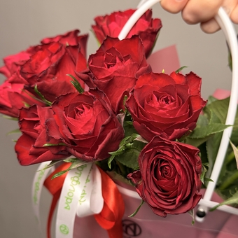 Сумочка с красными розами Кения