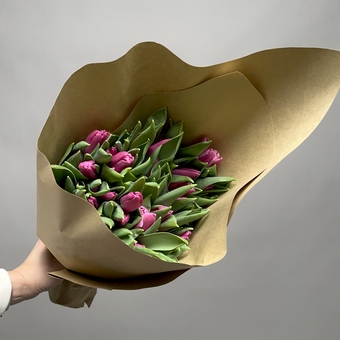 Охапка тюльпанов малиновые (Голландия)