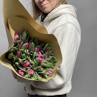 Охапка тюльпанов малиновые (Голландия)