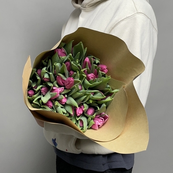 Охапка тюльпанов малиновые (Голландия)