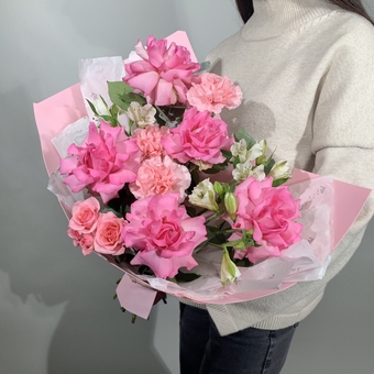 Flowwow Комплект (216) Букет из розовых французских роз, кустовой розы, диантусов и альстромерий