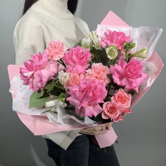 Flowwow Комплект (216) Букет из розовых французских роз, кустовой розы, диантусов и альстромерий