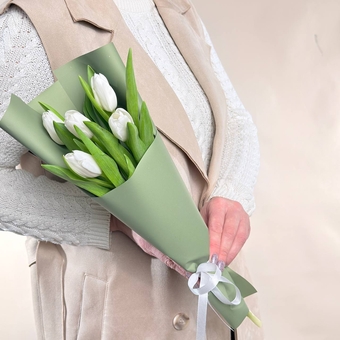 Flowwow Комплект (251) Белые тюльпаны 5 шт., букет размера (S)