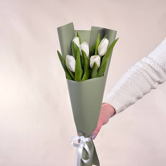 Flowwow Комплект (251) Белые тюльпаны 5 шт., букет размера (S)