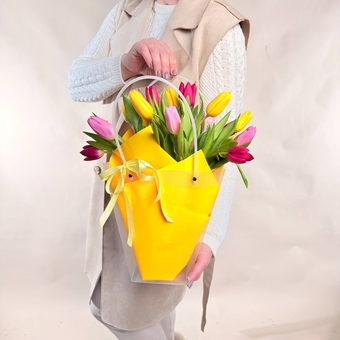 Flowwow Комплект (269) Разноцветные тюльпаны в жёлтой упаковке 15 шт.