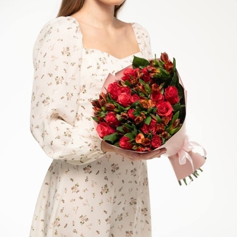 Flowwow Комплект (014) Роза кения 50см TAKAZZI (малин) + Альстромерия, (L)