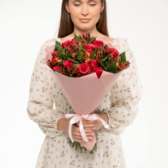 Flowwow Комплект (014) Роза кения 50см TAKAZZI (малин) + Альстромерия, (L)